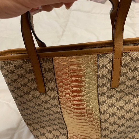 Handbag - Picture 1 of 3